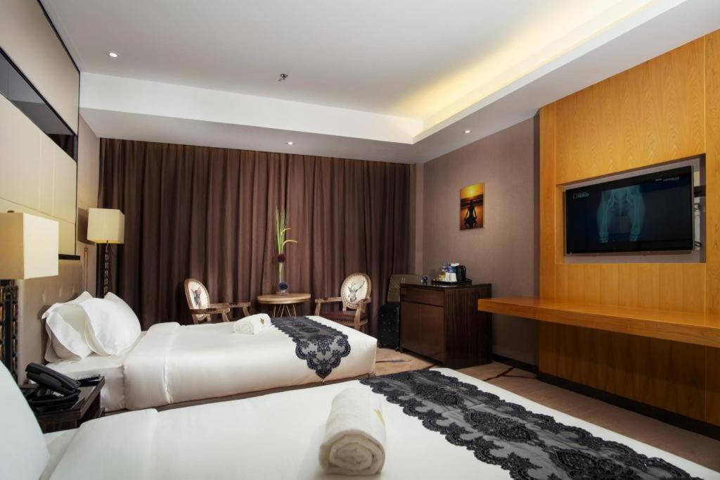 Lotus Blu Hotel Legazpi Eksteriør billede