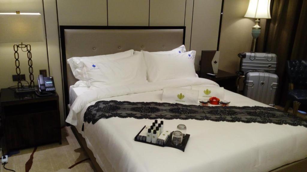 Lotus Blu Hotel Legazpi Eksteriør billede
