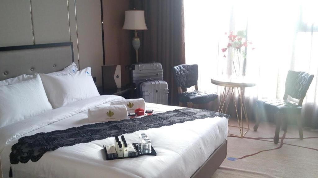 Lotus Blu Hotel Legazpi Eksteriør billede