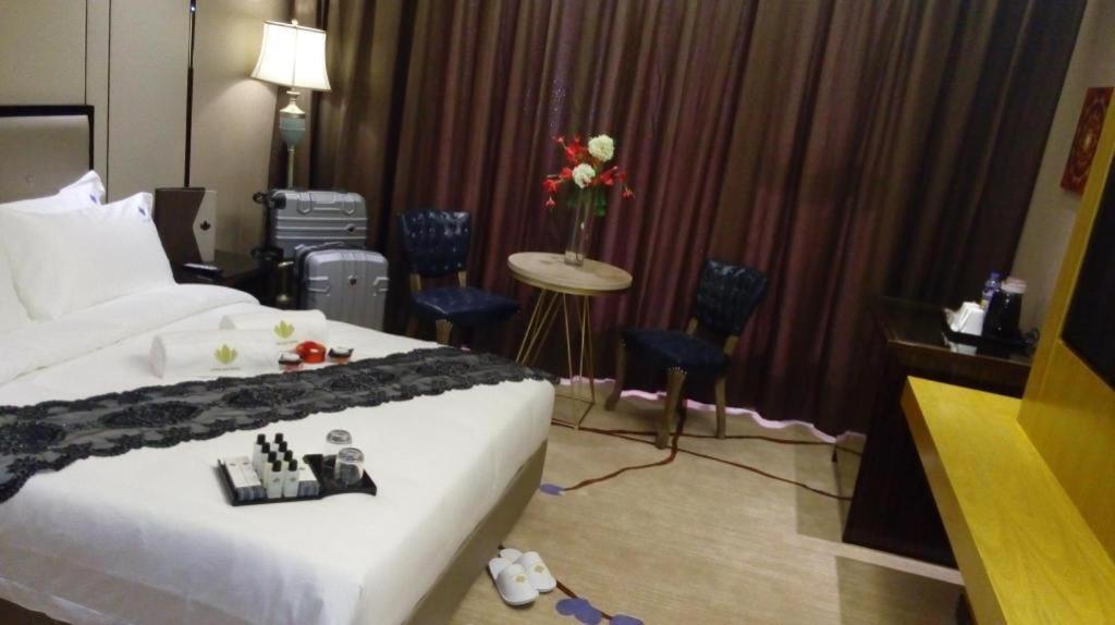 Lotus Blu Hotel Legazpi Eksteriør billede