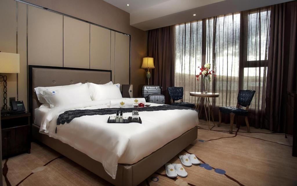 Lotus Blu Hotel Legazpi Eksteriør billede