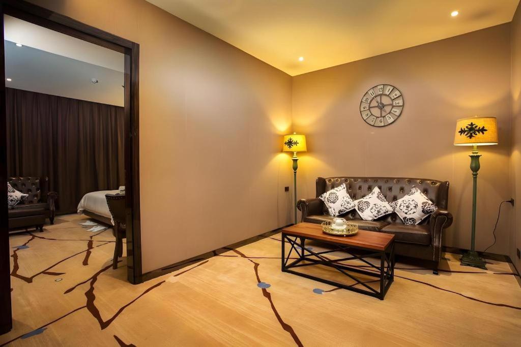 Lotus Blu Hotel Legazpi Eksteriør billede