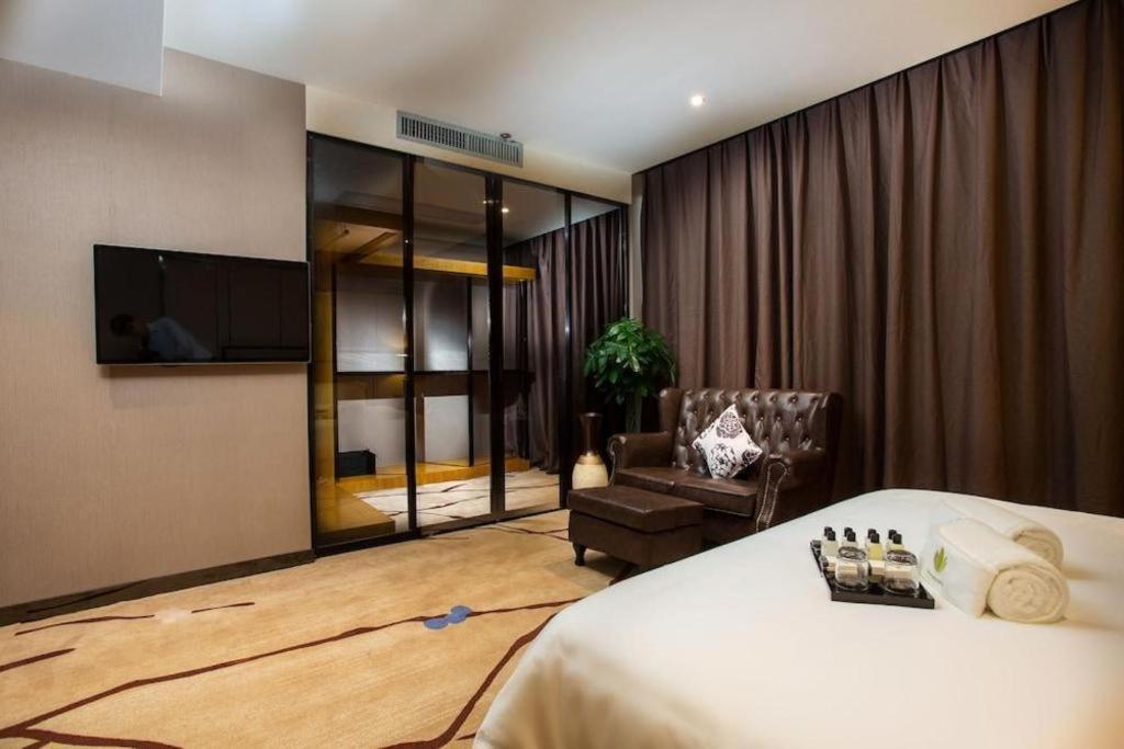 Lotus Blu Hotel Legazpi Eksteriør billede