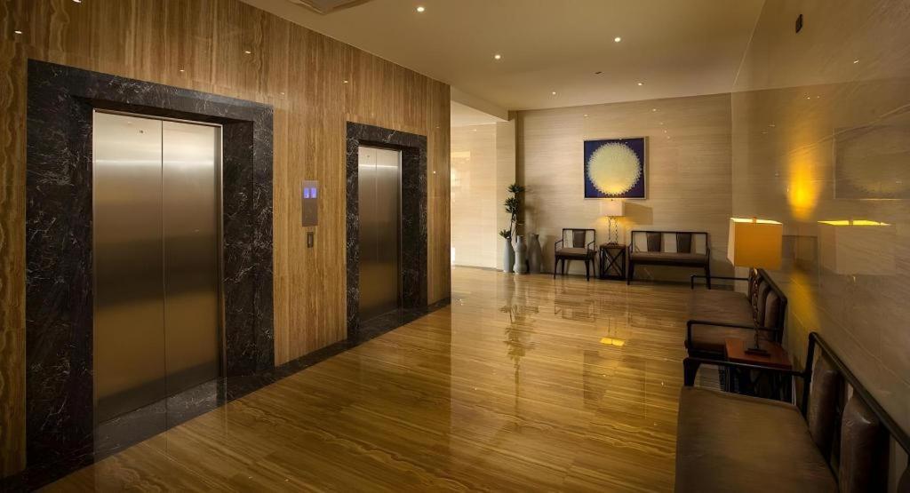 Lotus Blu Hotel Legazpi Eksteriør billede