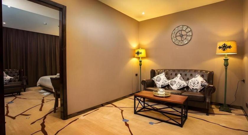 Lotus Blu Hotel Legazpi Eksteriør billede