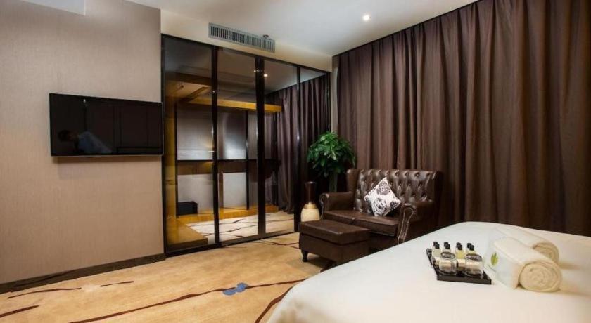 Lotus Blu Hotel Legazpi Eksteriør billede
