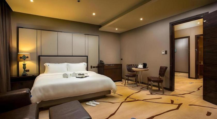 Lotus Blu Hotel Legazpi Eksteriør billede