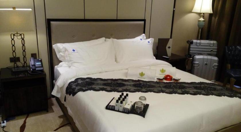 Lotus Blu Hotel Legazpi Eksteriør billede