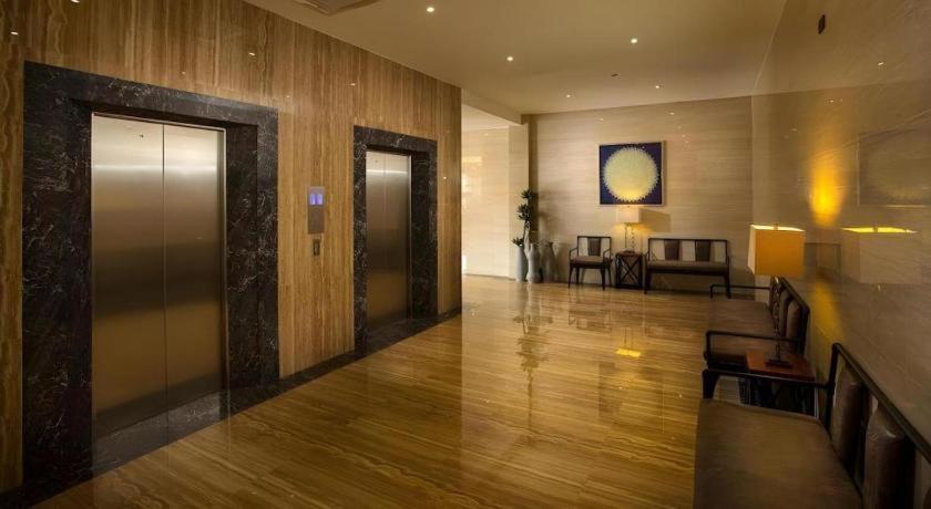 Lotus Blu Hotel Legazpi Eksteriør billede