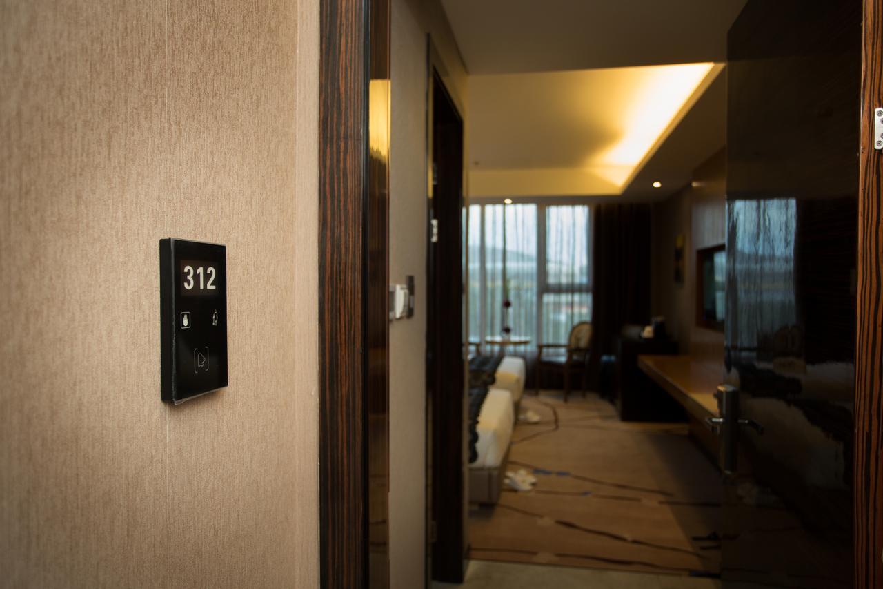 Lotus Blu Hotel Legazpi Eksteriør billede